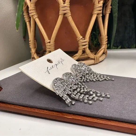 Free People Hearts On Fire Dangle Earrings Rhinestone Heart Fringe Statement NWT - Picture 7 of 12